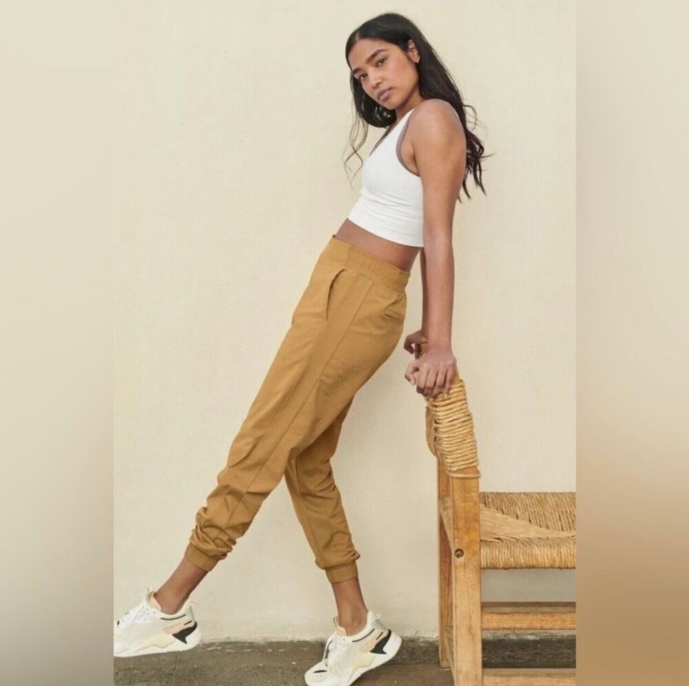 Athleta Women's 14 Tucson Gold Textured Brooklyn Jogger Pants